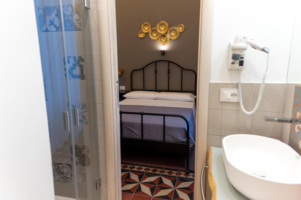 Ursino'S Luxury Panzió Catania-Fontanarossai nemzetközi repülőtér Kültér fotó
