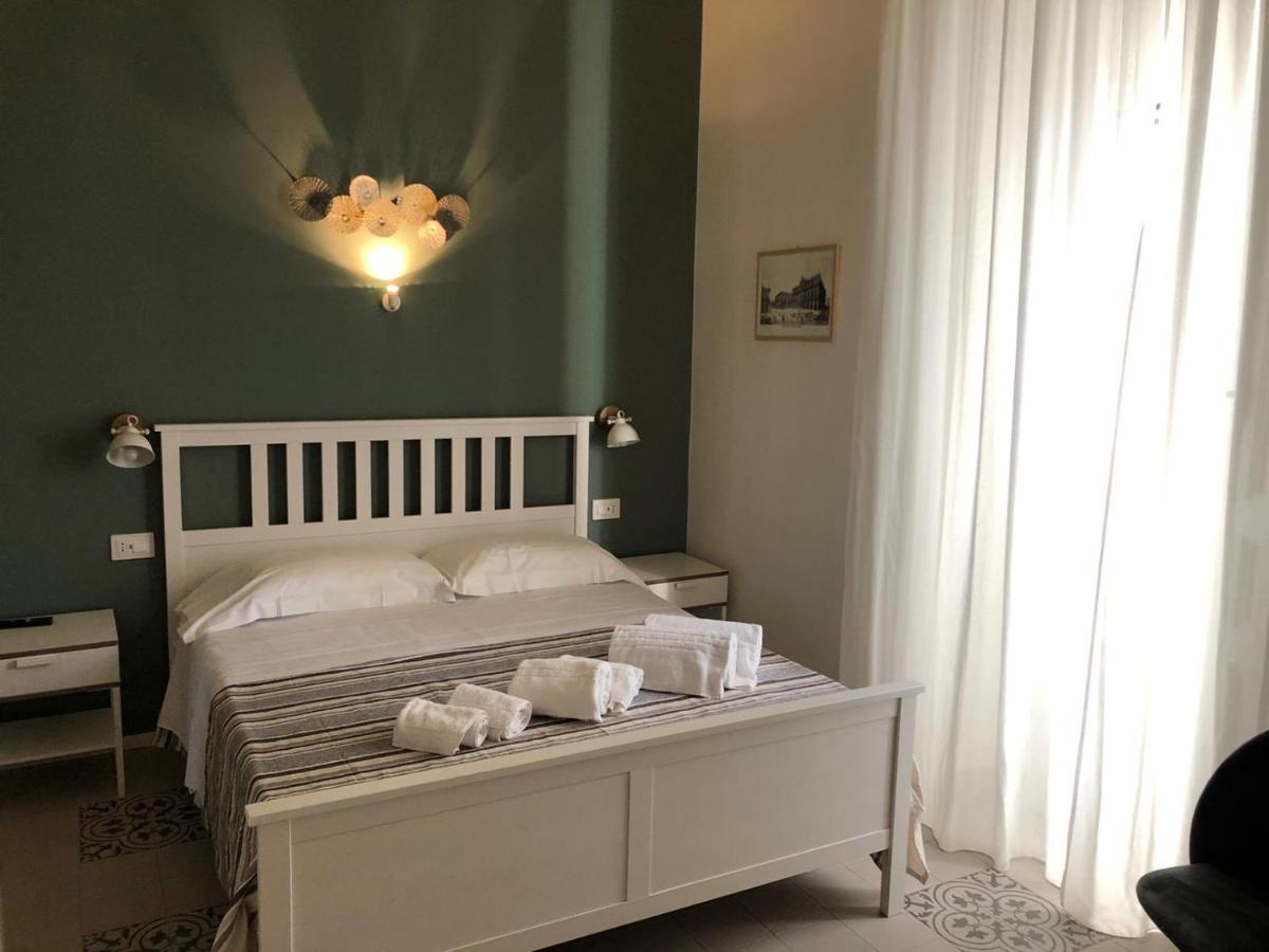 Ursino'S Luxury Panzió Catania-Fontanarossai nemzetközi repülőtér Kültér fotó